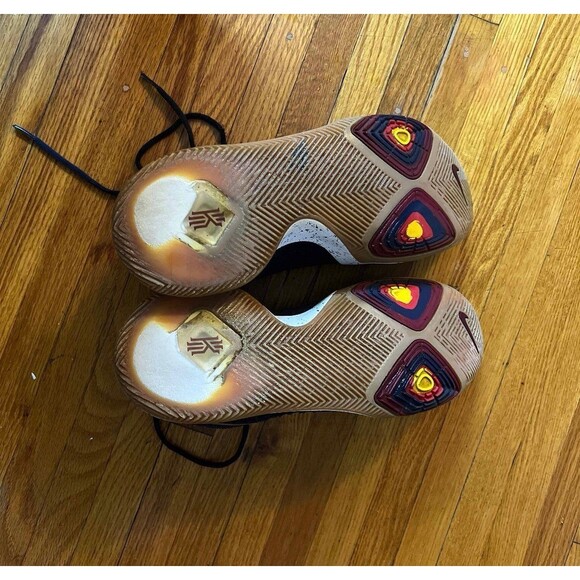 Authentic Kyrie 3 Obsidians size 10.5 M - Picture 5 of 5